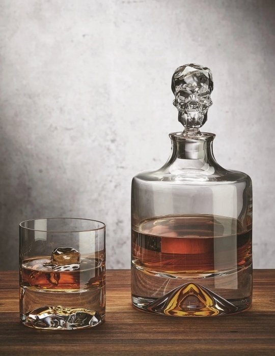 Nude Glass Nude Glass – Doodshoofd Whisky set Shadow – Karaf 1,25 L + 2 Glazen