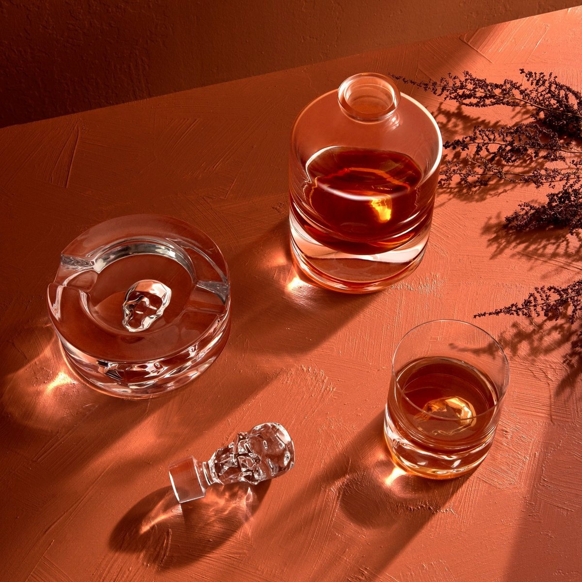 Nude Glass – Totenkopf Whiskeyset Shadow – Karaffe 1,25 L + 2 Gläser