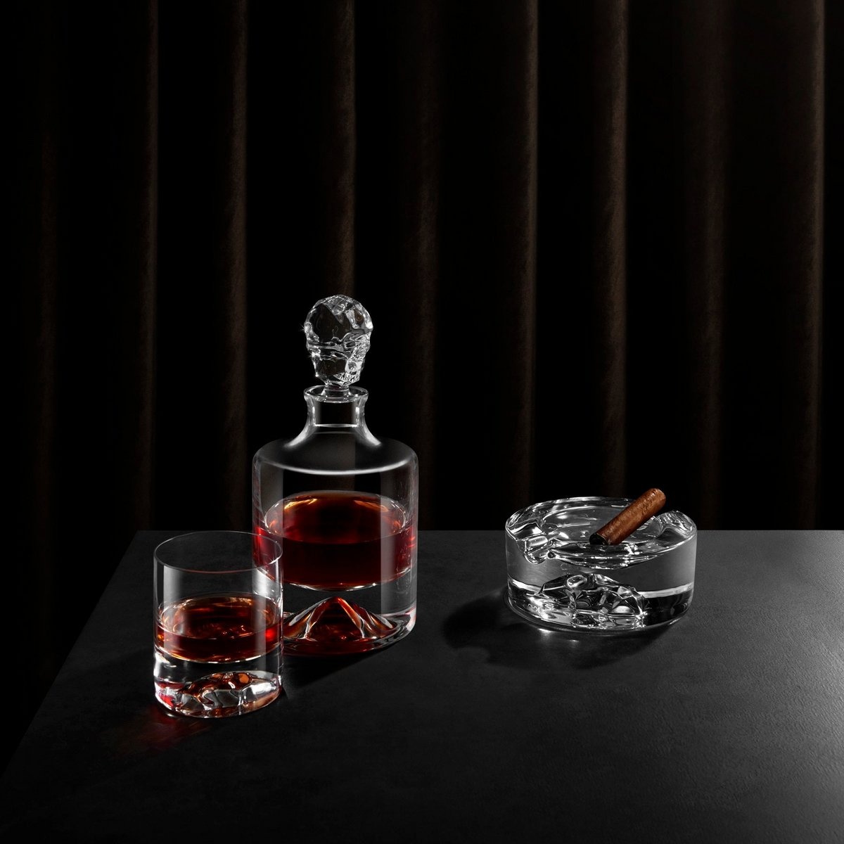 Nude Glass Nude Glass – Totenkopf Whiskeyset Shadow – Karaffe 1,25 L + 2 Gläser