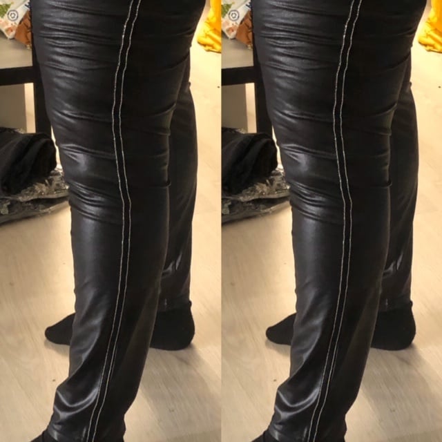 LEATHER LOOK MET ZILVEREN BIESJE MATEN 44 TOT 56/58