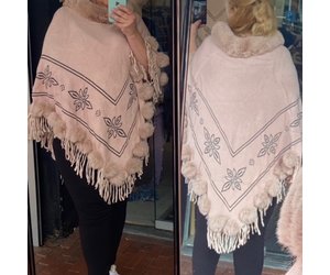PONCHO POMPOM INDIAAN 44 TOT - BEAUTIFUL CURVES
