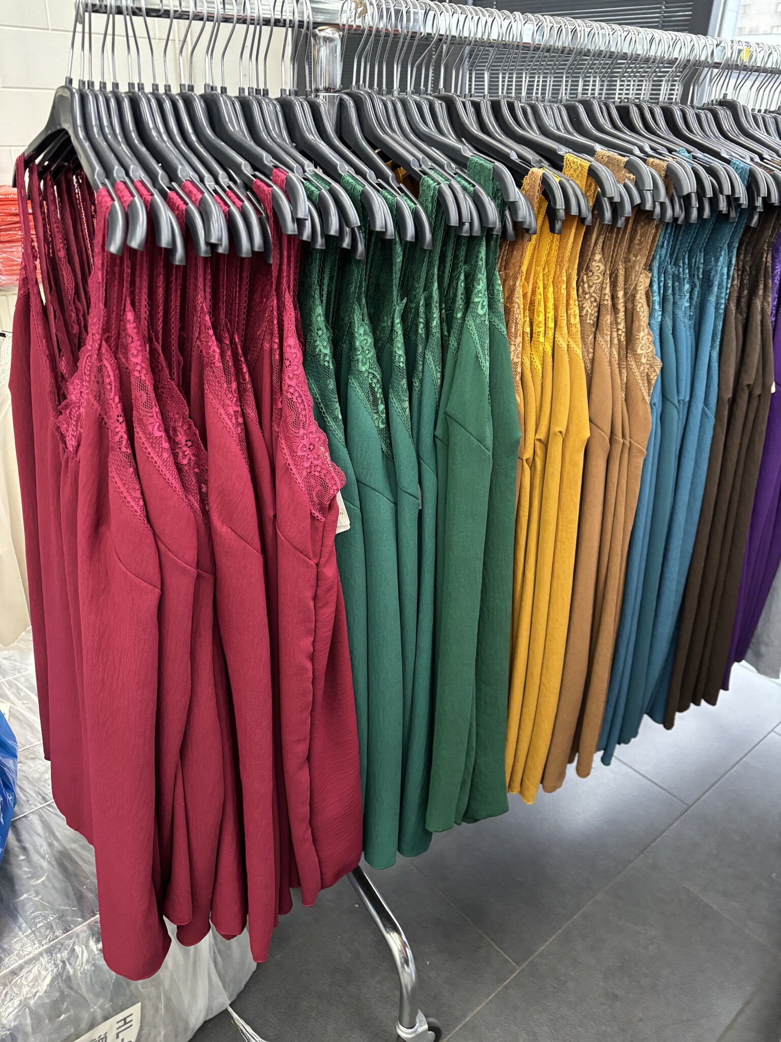 TOPS KANTEN RANDJE MATEN 46 TOT 52 KLEINE 54