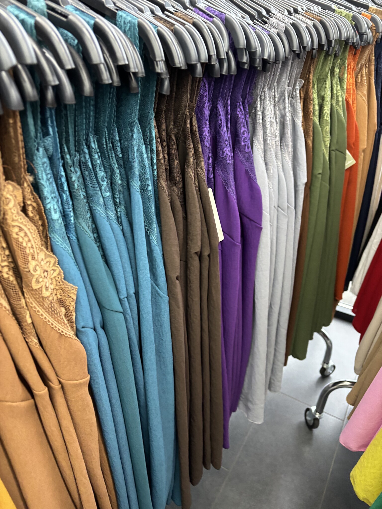 TOPS KANTEN RANDJE MATEN 46 TOT 52 KLEINE 54