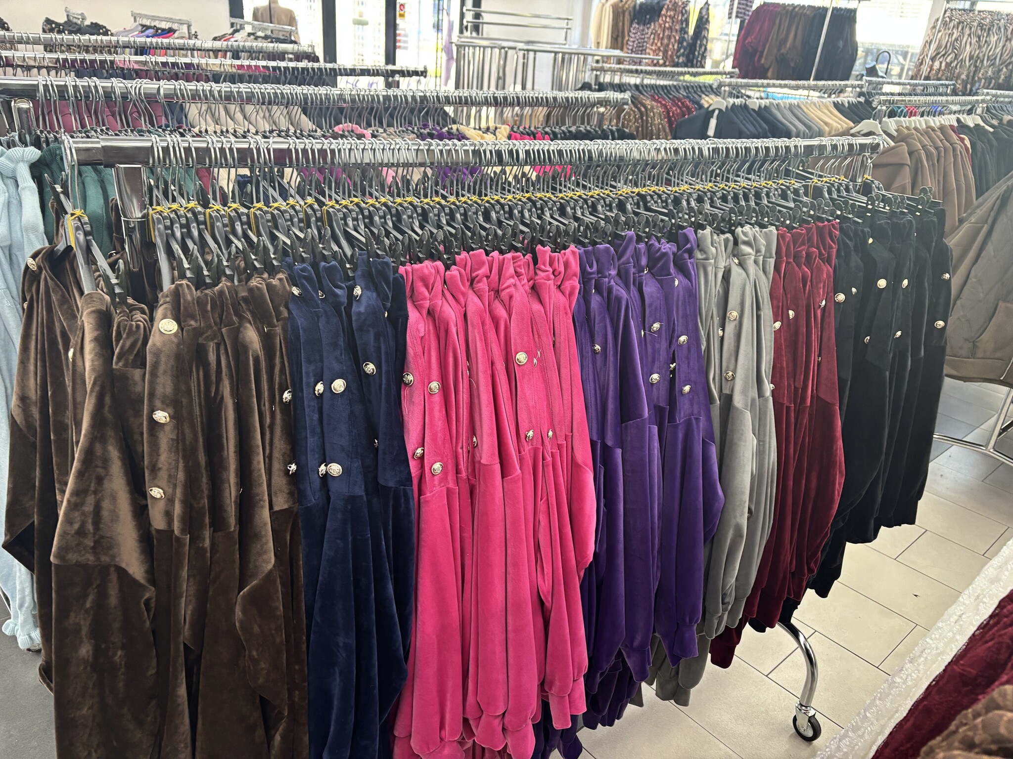 VELOURS HUISPAK KNOOP MATEN 44 TOT RUIME 52