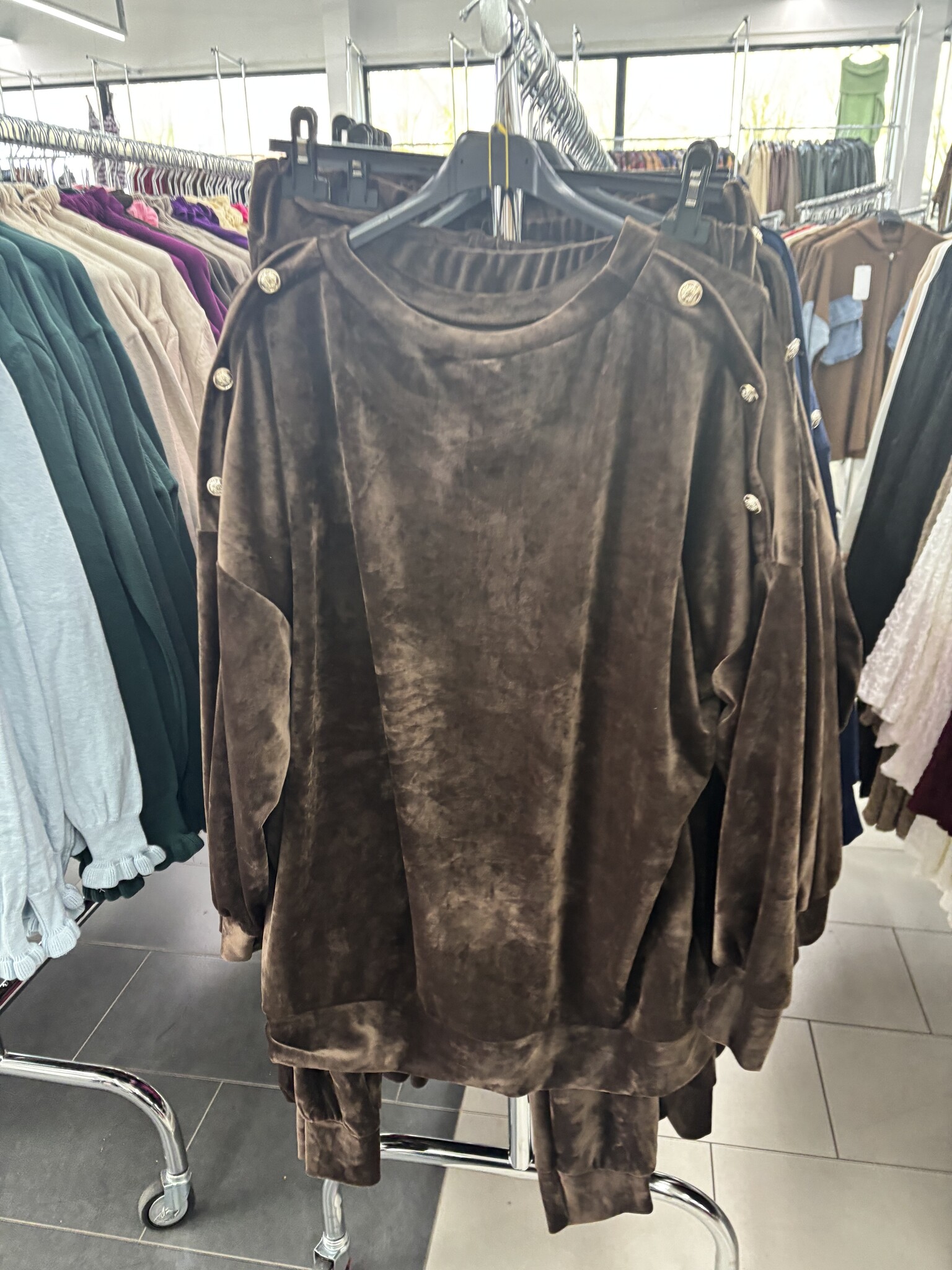 VELOURS HUISPAK KNOOP MATEN 44 TOT RUIME 52