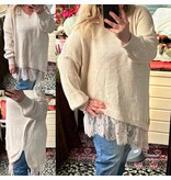 V hals Acryl met kant maten 44 tot 52