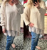 V hals Acryl met kant maten 44 tot 52