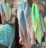 SHAWL ACRYL HAPPY IN 3 KLEUREN EN COMBI