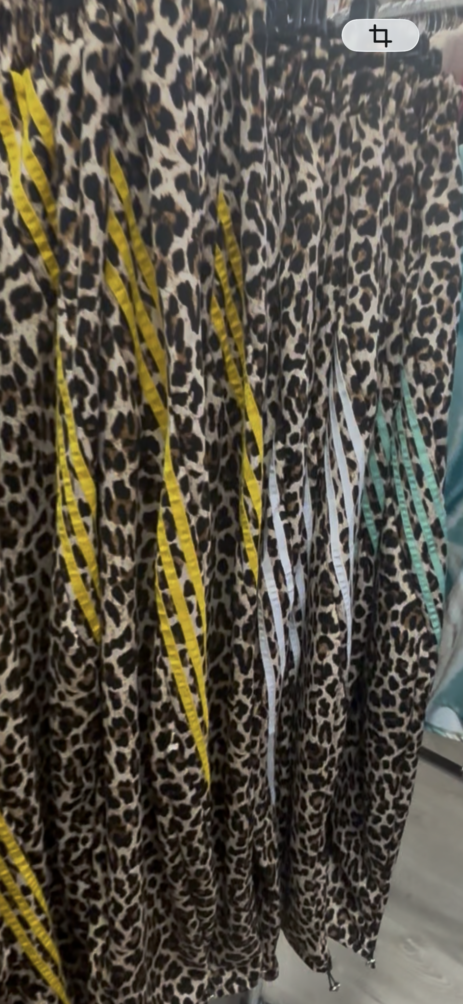 BROEK HIP  BIES 44 TOT 50 KLEINE 52  KAN ONDER AANGESNOERD WORDEN