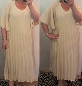PLISSE JURK MATEN 48/50 TOT RUIME 56