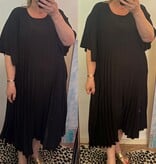 PLISSE JURK MATEN 48/50 TOT RUIME 56