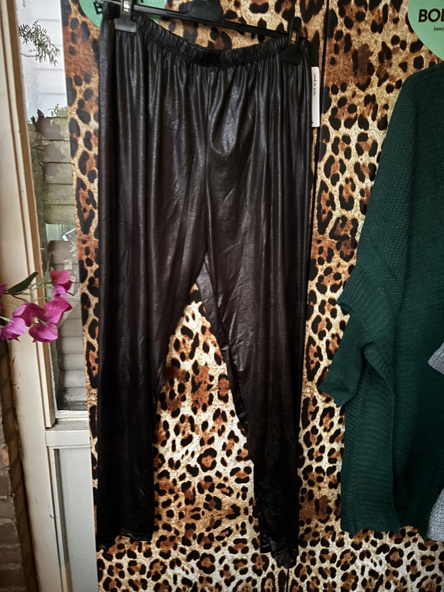LEATHER LOOK LEGGING MATEN 46 TOT 52/54