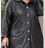 LEATHER LOOK BLOUSE GEPERFOREERD MATEN 44 TOT 52