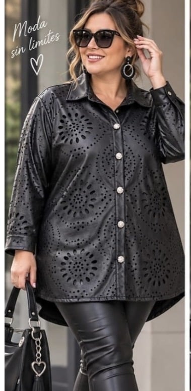 LEATHER LOOK BLOUSE GEPERFOREERD MATEN 44 TOT 52
