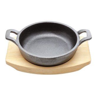 C&T Cast Iron Gratin Dish Round D12cm on Birch Wood Plank 16x13.5x1.5cm (set of 6)