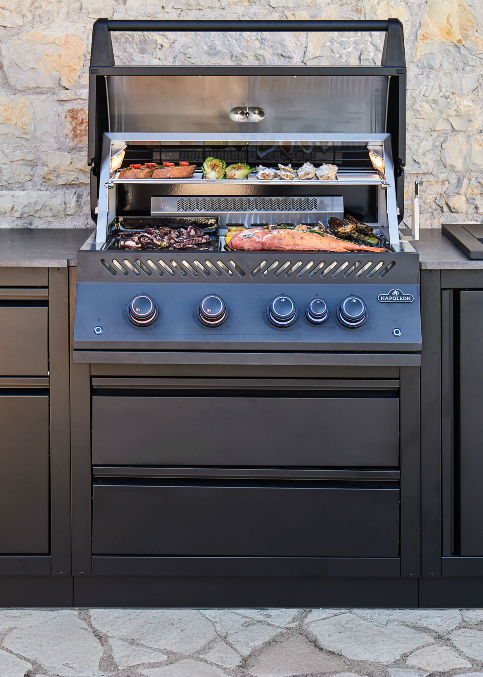 Napoleon OASIS™ 105-bundel, inbouw 700-serie van 81 cm met infrarood achterbrander op propaan, matzwart