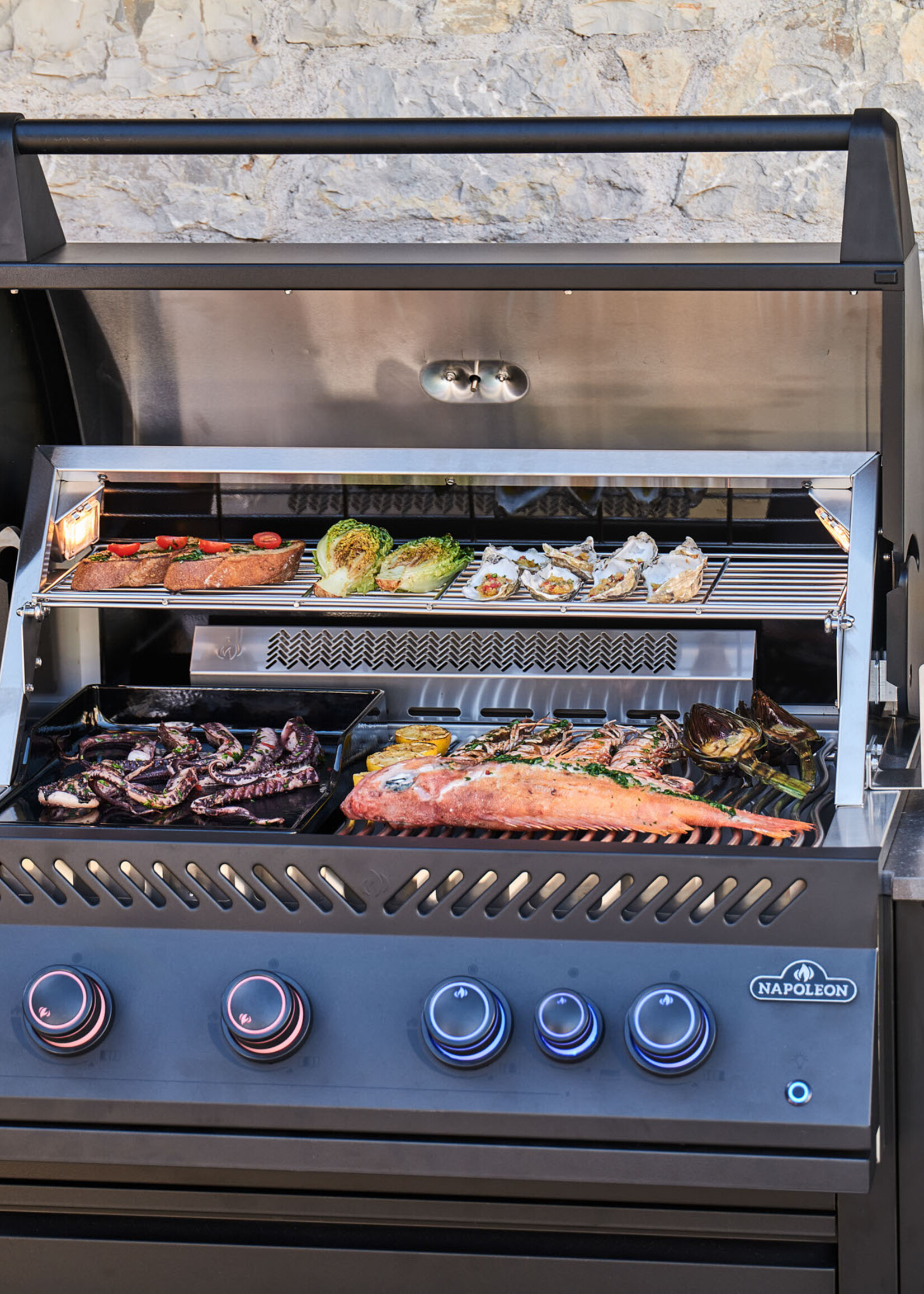 Napoleon OASIS™ 105-bundel, inbouw 700-serie van 81 cm met infrarood achterbrander op propaan, matzwart