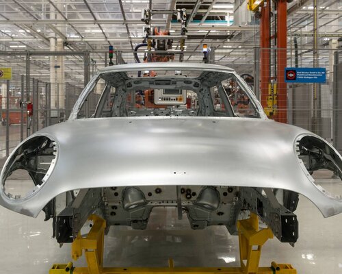 550 veiligheidsschakelaars en kilometers machineafscherming scheiden mens en robot van elkaar