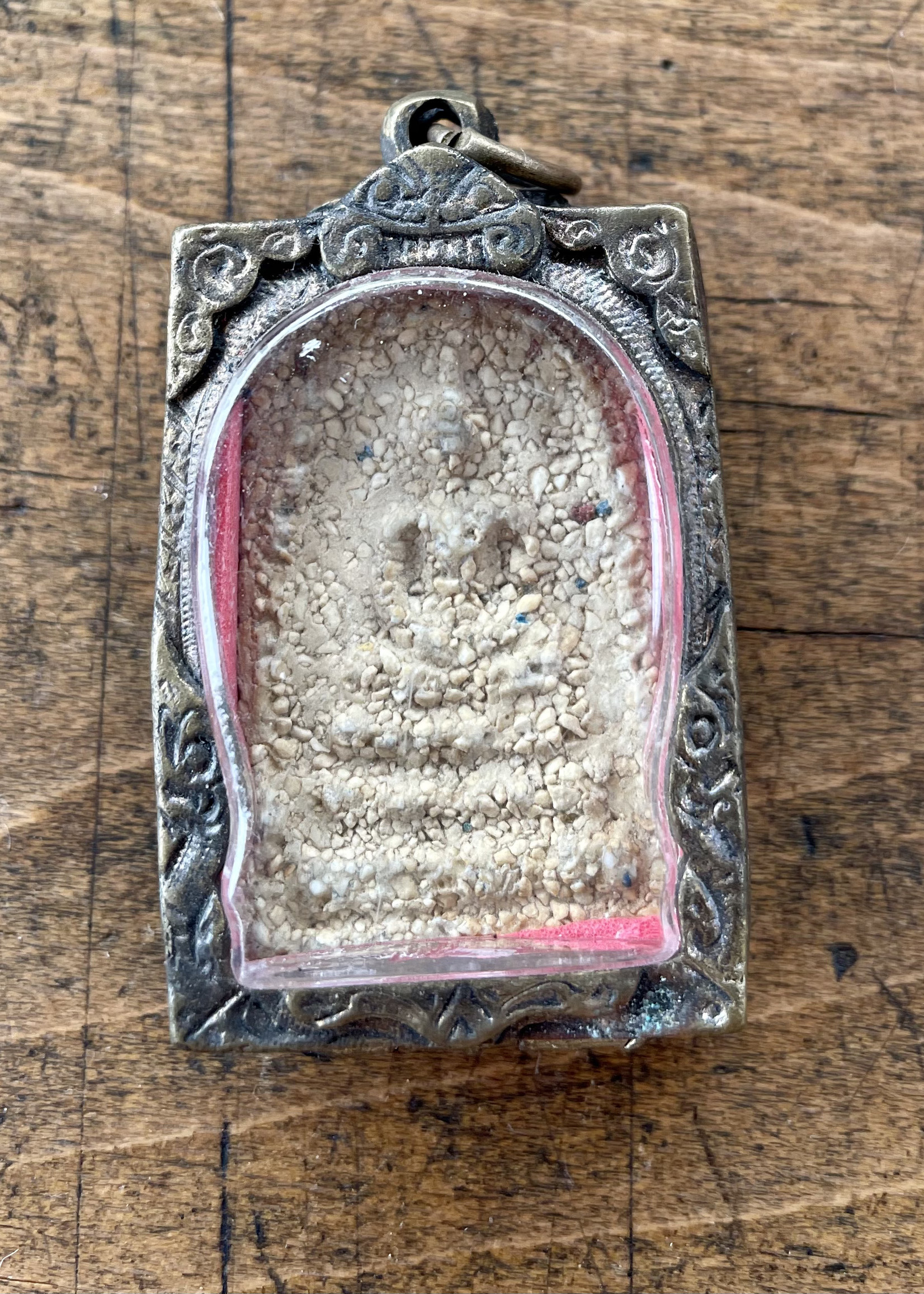 Mamou Boeddha Amulet in mooi bewerkt kastje