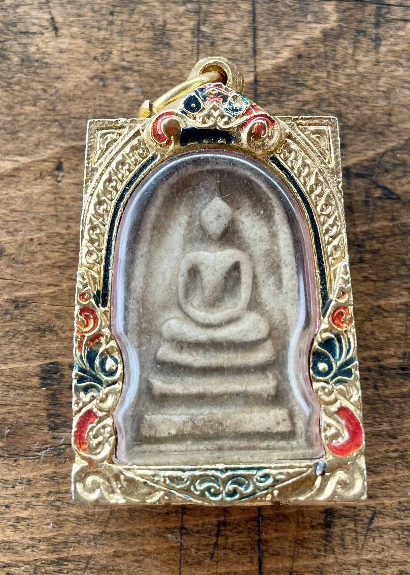 Mamou Boeddha Amulet in mooi goud bewerkt kastje