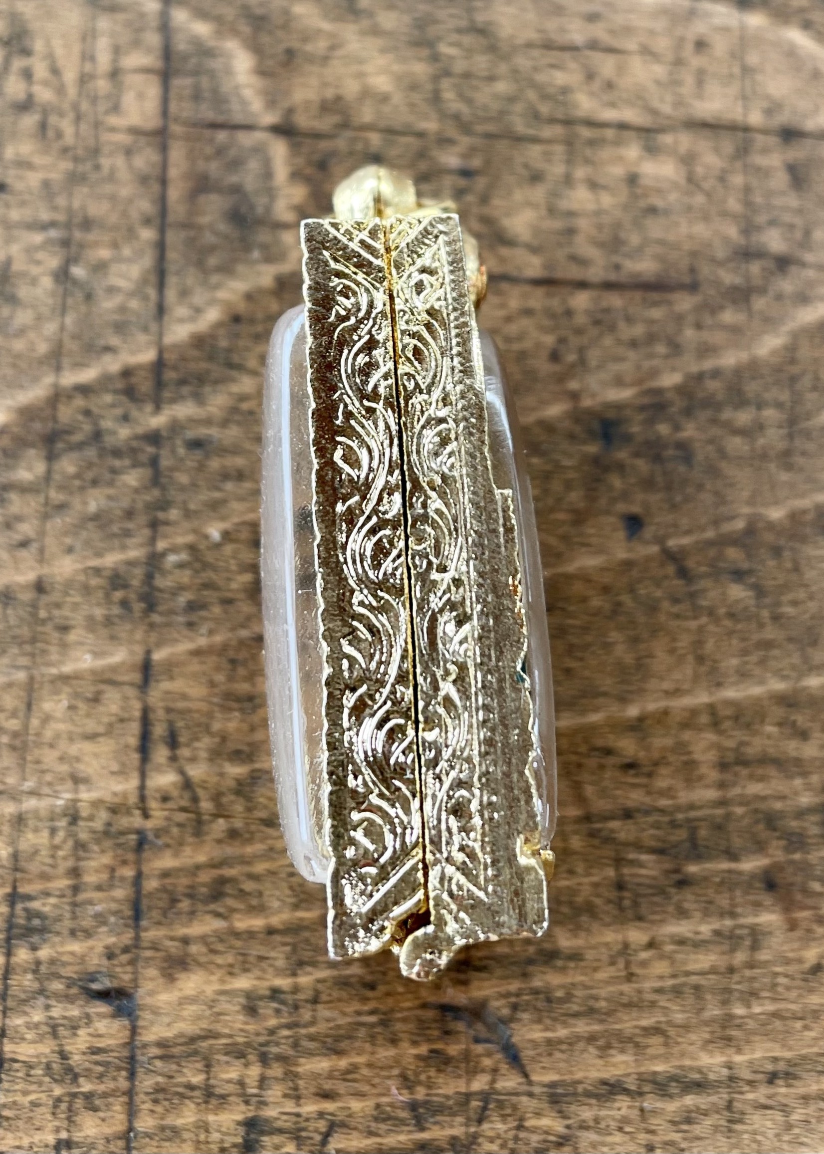 Mamou Boeddha Amulet in mooi goud bewerkt kastje