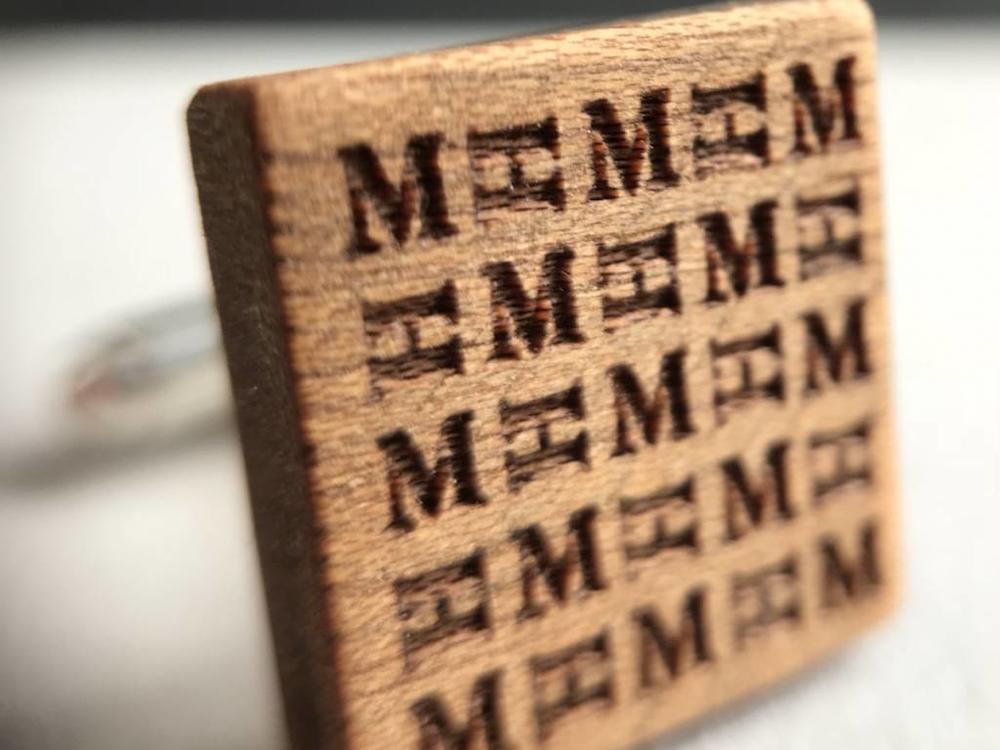 Manschettenknöpfe Holz personalisiert mit Initialen Gravur