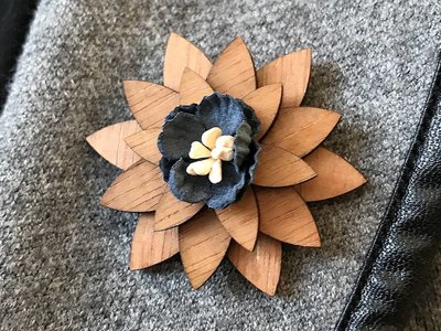 Brosche Holz - Holzbrosche 'Fleur'  |  Holzschmuck Damen