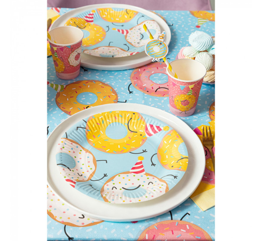 Maak de tafel af met een mooi tafelkleed en servetten Maak de tafel af met een mooi tafelkleed en servetten