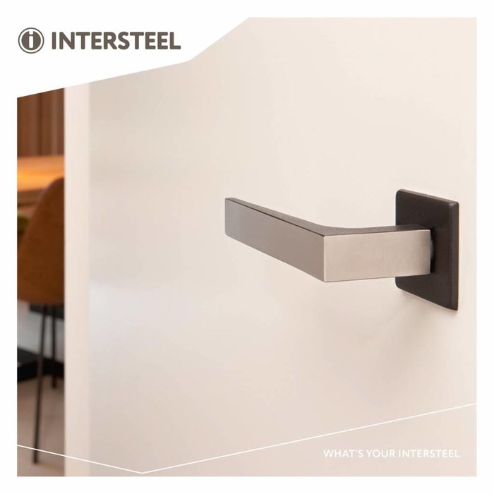 Intersteel Intersteel Deurkruk Arjan Moors Sliced No.1 met rozet rvs geborsteld-zwart