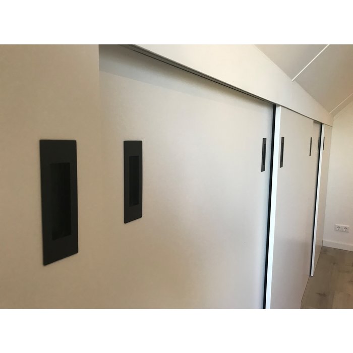 In-Door Rectangular sliding door bowl with matt black textured lacquer