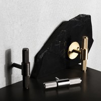 Poignée de meuble "T-Bar" en laiton Buster & Punch