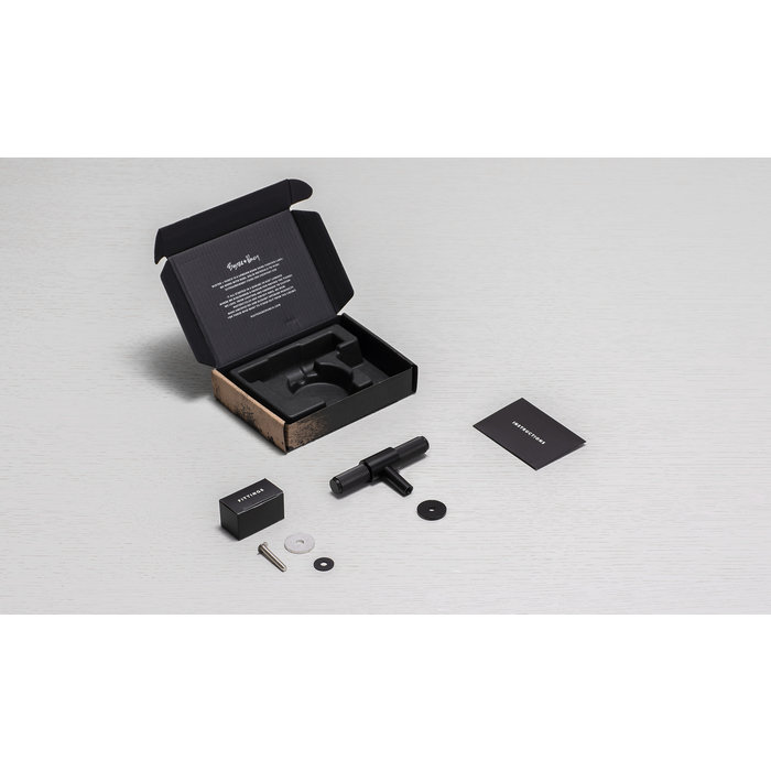 Buster+Punch Zwarte meubelgreep "T-Bar" van Buster&Punch