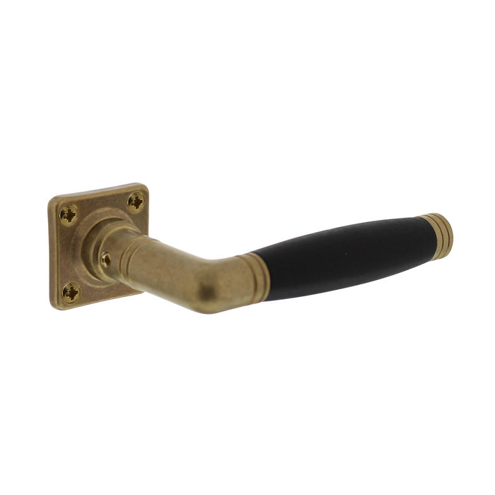 Intersteel Intersteel Deurkruk Ton 222 met rozet 38x38x7mm messing getrommeld/ebbenhout zonder sleutelplaatjes