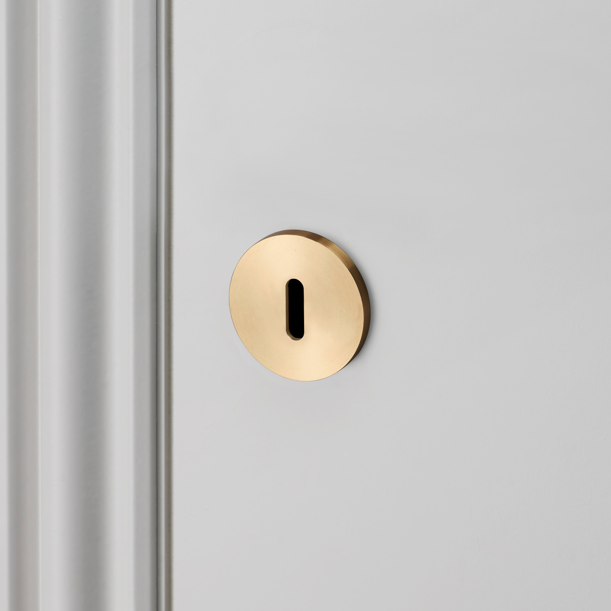 FIXED DOOR KNOB / DOUBLE-SIDED / LINEAR / BRASS - Buster + Punch