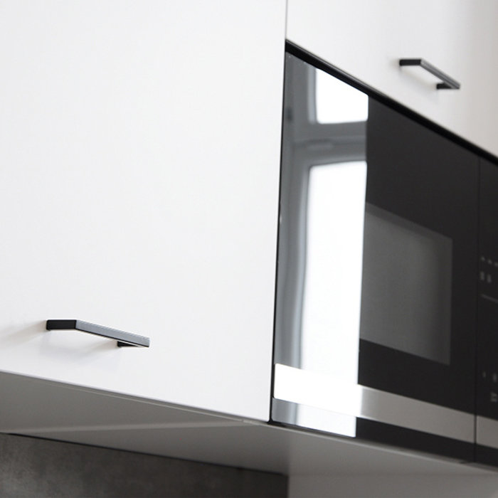 I.B.E. Mattschwarzer Möbelgriff gerade 96 mm