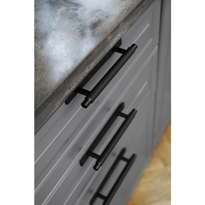 Furnipart Furnipart mattschwarzer Möbelgriff MANOR Kreuzschliff 128 mm mit Rückenplatte