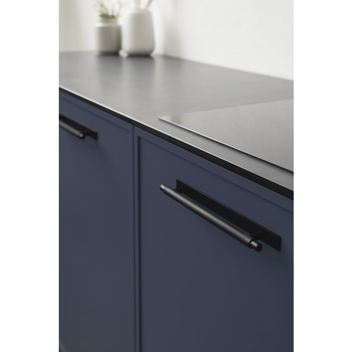 Furnipart Poignée de meuble noir mat Furnipart MANOR coupe croisée 192 mm avec plaque arrière