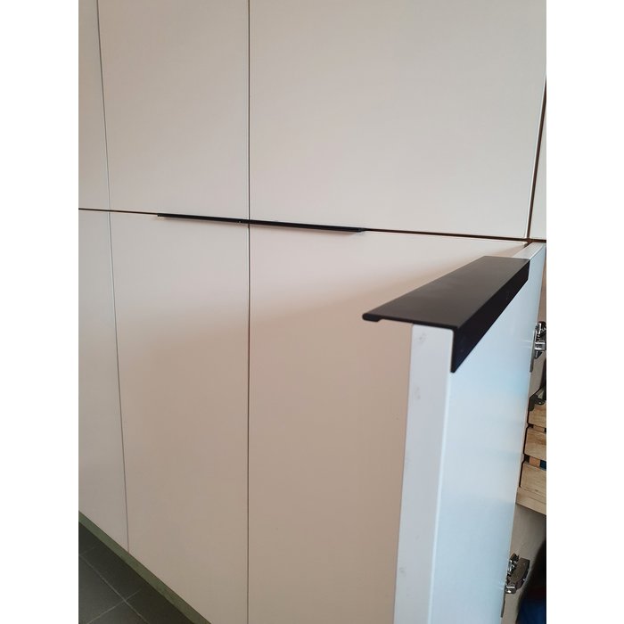 I.B.E. Mattschwarzer Eckgriff L= 300 mm