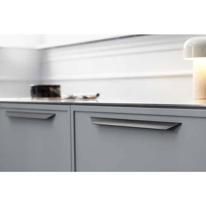 Furnipart Mattschwarzer Furnipart-Möbelgriff STREAMLINE 256 mm