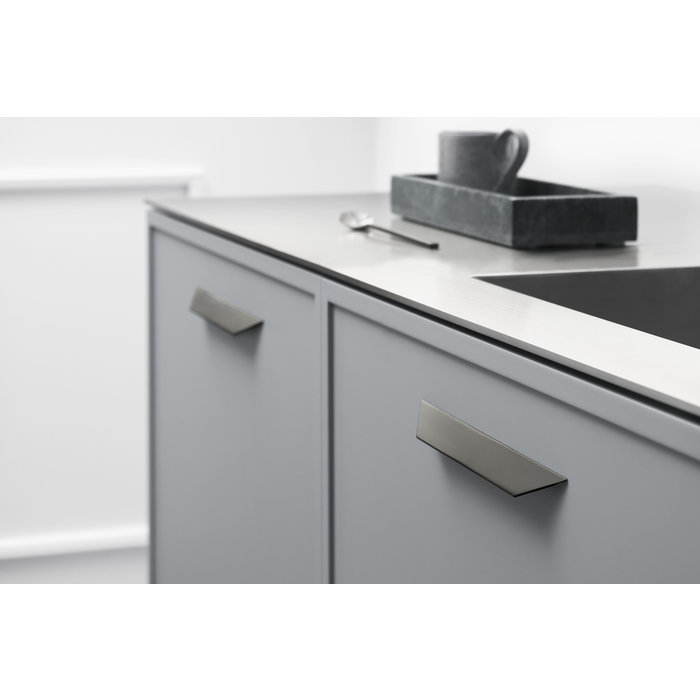 Furnipart Mat zwarte Furnipart meubelgreep STREAMLINE 96 mm