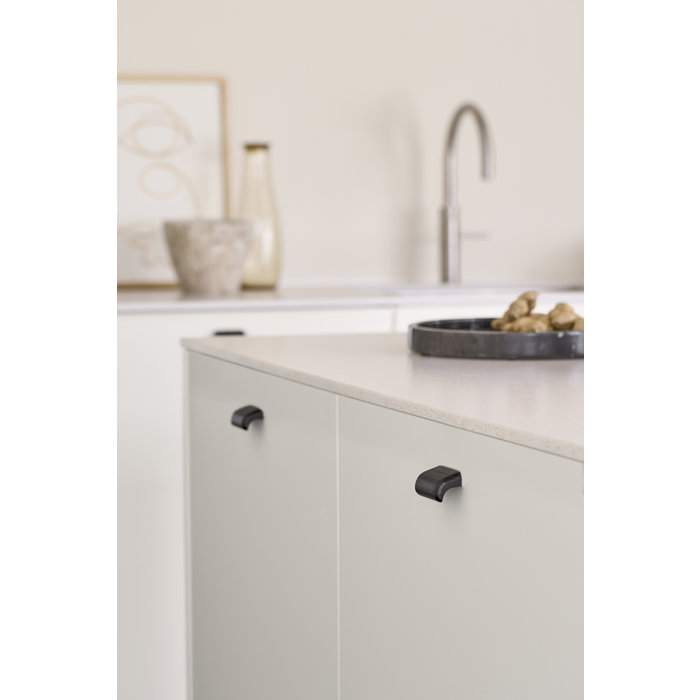 Furnipart Poignée de meuble Furnipart noire GLOVE avec entraxe 32 mm de Wood