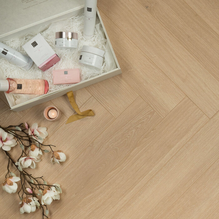 Douwes Dekker Laminate by Douwes Dekker - Galant herringbone 4V (8 mm | 85.5 x 14.3 cm) - Chamomile