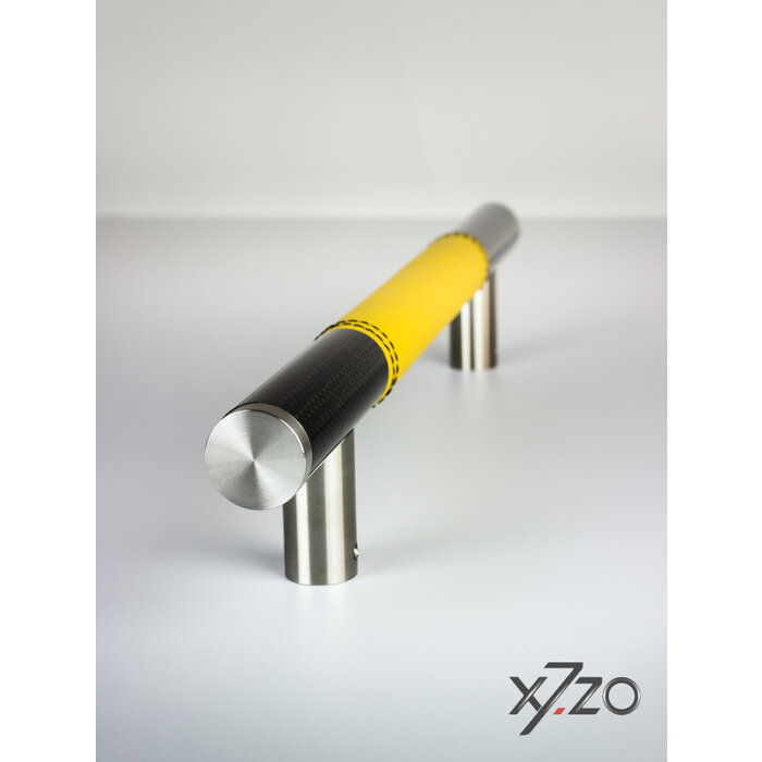 X7.ZO Poignée de porte design Z13 - Carbone/acier inoxydable 500 mm - Cuir italien jaune