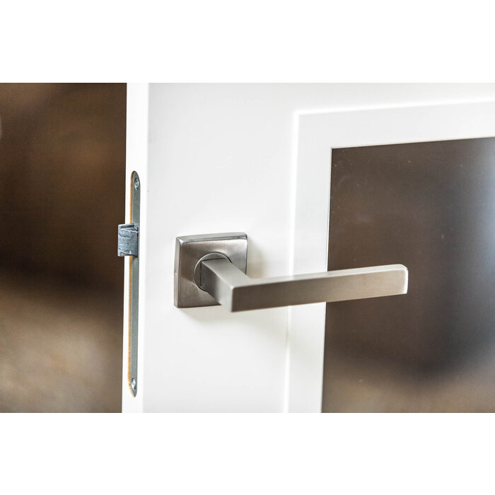 In-Door Poignées de porte Marbella en acier inoxydable sur rosaces carrées