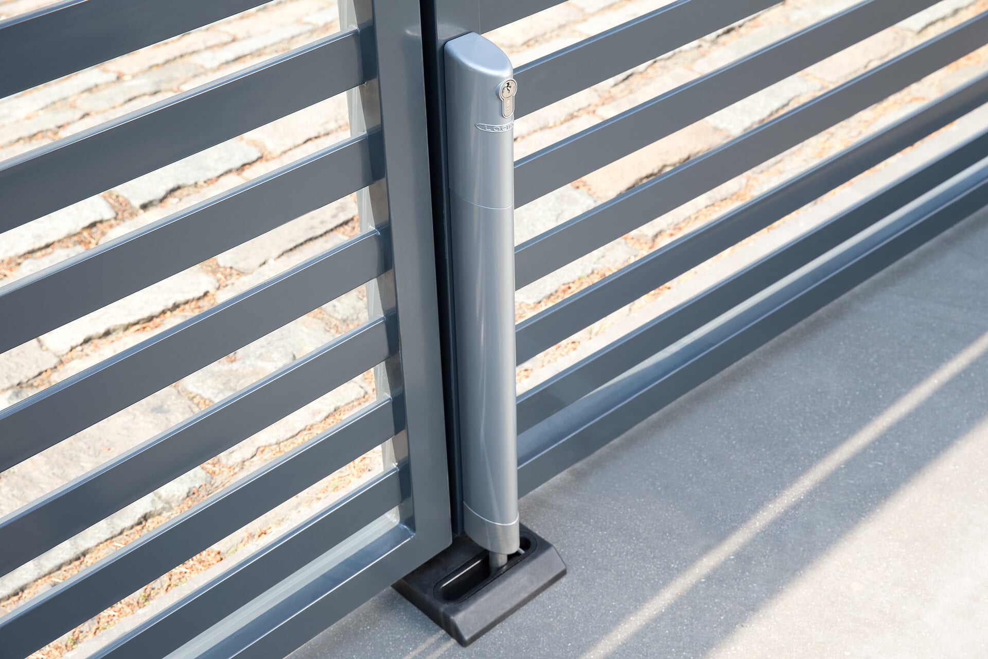 Locinox gemotoriseerde grondgrendel ELECTRADROP-R-P met grendeldetectie + noodbatterij