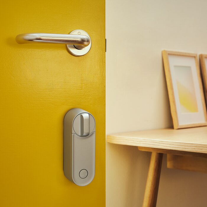 Assa Abloy Serrure de porte intelligente Yale Linus® L2 de couleur argent - avec Bluetooth et Wi-Fi intégrés