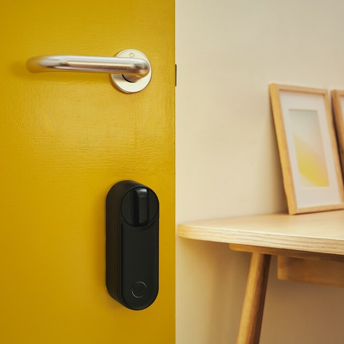 Assa Abloy Zwarte Yale Linus® L2 - Slim deurslot met ingebouwde Bluetooth en Wi-fi