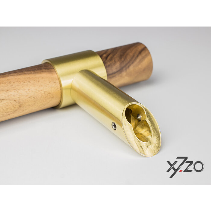 X7.ZO Türgriff Z37 BS Ø 35mm aus amerikanischem Nussbaum mit Messing - Schräg