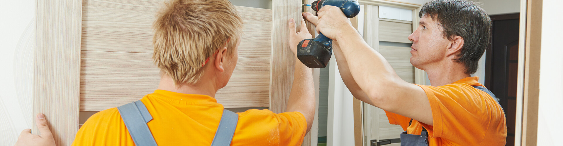 Hoe vervang je het binnenkozijn van je deur?