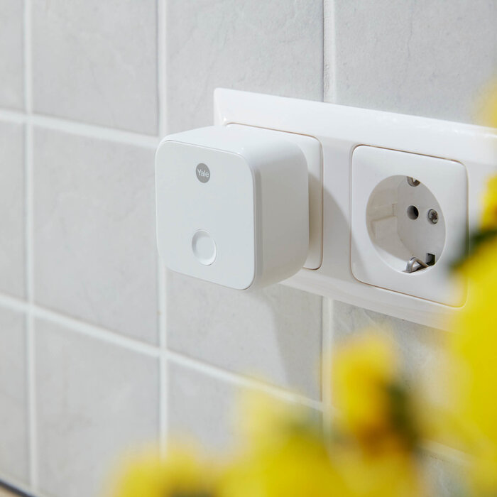 Assa Abloy Yale ConnectX WiFi Bridge for Yale products - connect 4 devices simultaneously